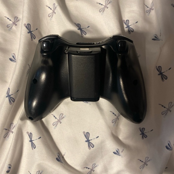 Xbox 360 Console that is barely used with new Xbox 360 controller and Game!